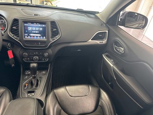 Used 2022 Jeep Cherokee Latitude AWD/4WD image 46