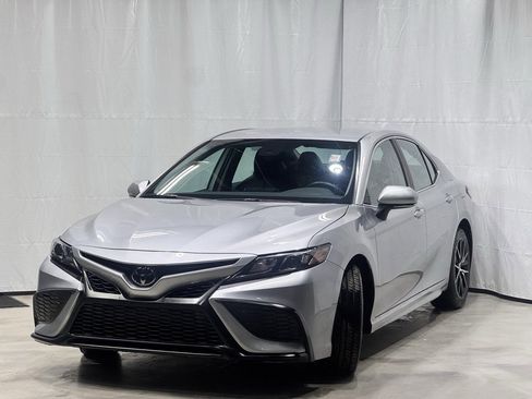 Used 2023 Toyota Camry LE image 3