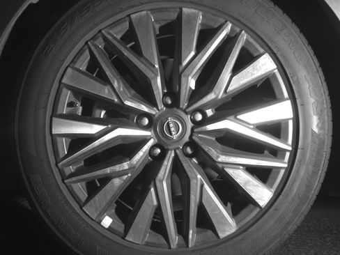 Used 2025 Nissan Altima 2.5 SV FWD image 15
