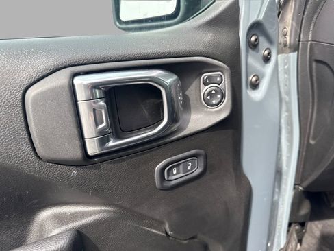 Used 2025 Jeep Wrangler Unlimited Rubicon 4xe w/ Safety Group AWD/4WD image 13