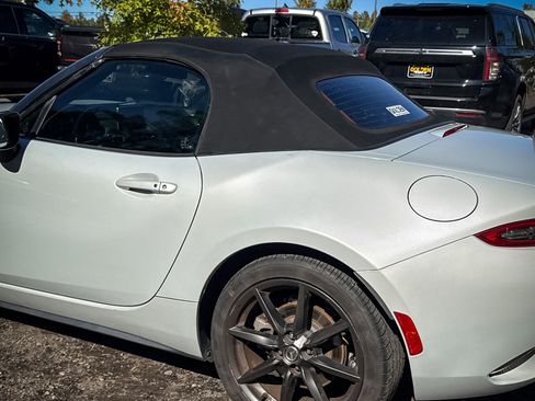 Used 2017 MAZDA MX-5 Miata Club image 6