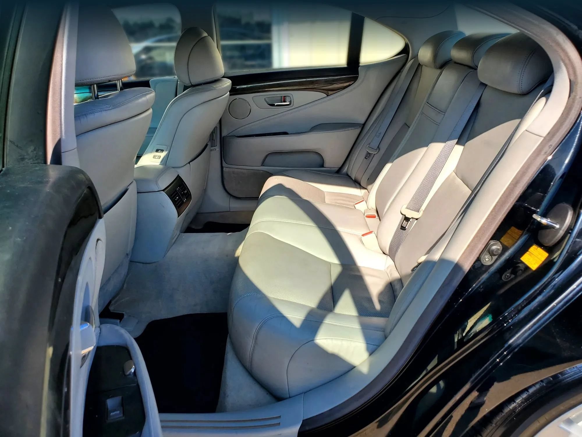 Used 2012 Lexus LS 460 w/ Comfort Pkg RWD image 25