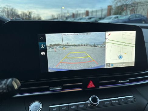 Used 2025 Hyundai Elantra SEL image 17