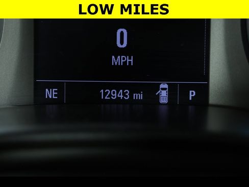 Used 2022 Chevrolet Colorado LT w/ LT Convenience Package image 2