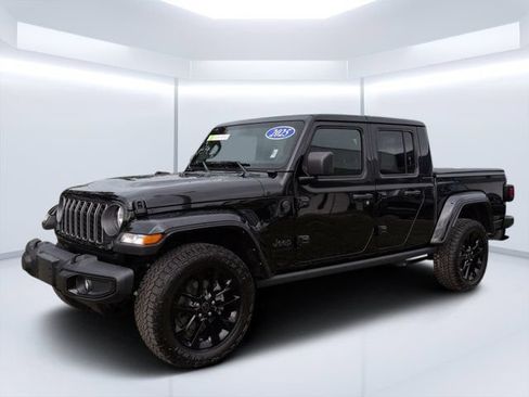 Used 2025 Jeep Gladiator Sport AWD/4WD image 7