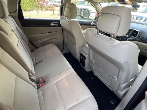Used 2019 Jeep Grand Cherokee Laredo image 17
