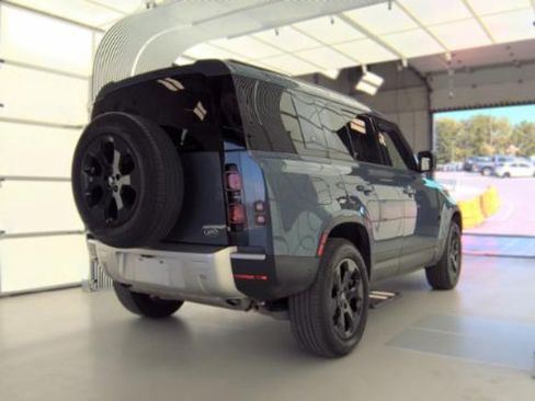 Used 2023 Land Rover Defender 110 SE AWD/4WD image 2