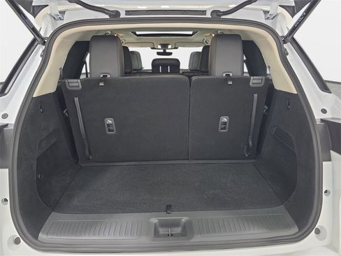 Certified 2026 INFINITI QX60 Luxe w/ Family Package image 32