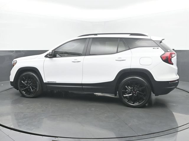 Used 2024 GMC Terrain SLE w/ Driver Convenience Package FWD image 3