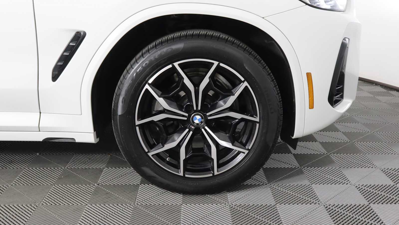 Used 2024 BMW X3 xDrive30i w/ M Sport Package AWD/4WD image 7