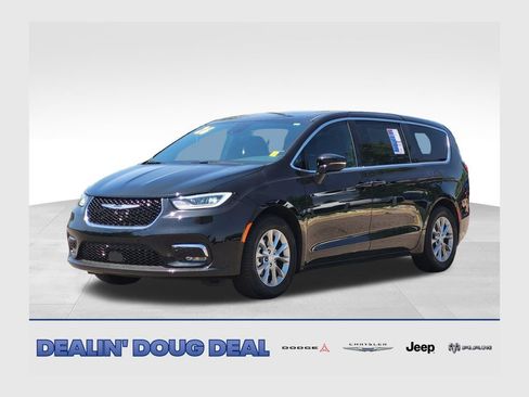 Used 2026 Chrysler Pacifica Limited FWD image 1