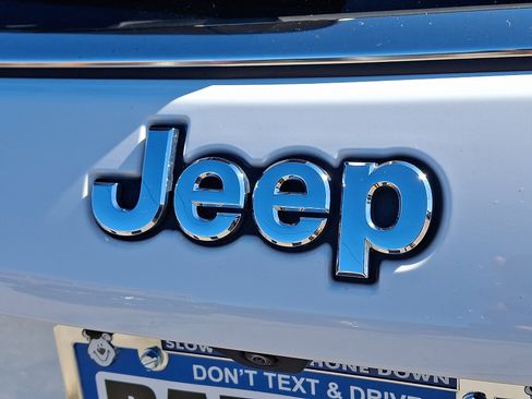 Used 2024 Jeep Compass Sport image 30