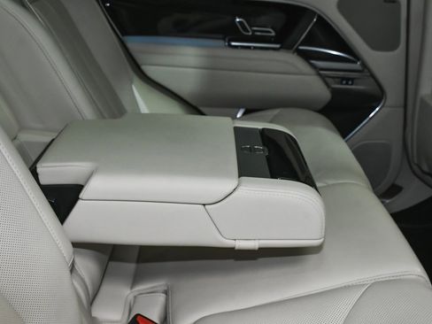 Used 2025 Land Rover Range Rover SE image 66