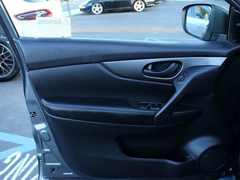 Used 2021 Nissan Rogue Sport S image 10