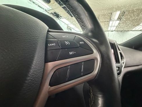 Used 2021 Jeep Cherokee Latitude Lux 80th Anniv w/ Quick Order Package 26U 80TH AWD/4WD image 28