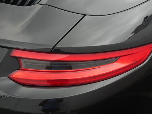 Used 2017 Porsche 911 Carrera RWD image 17