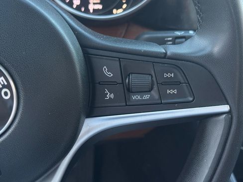 Used 2019 Alfa Romeo Giulia AWD image 34