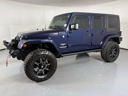 Used 2013 Jeep Wrangler Unlimited Sahara w/ Dual Top Group AWD/4WD image 6