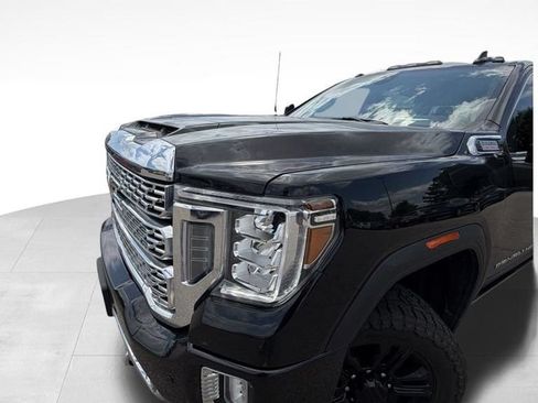 Used 2023 GMC Sierra 2500 Denali w/ Denali Black Diamond Edition AWD/4WD image 8