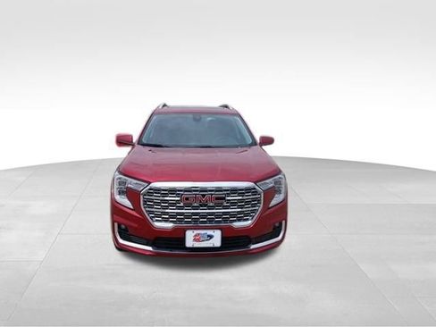 Used 2024 GMC Terrain Denali w/ Denali Premium Package AWD/4WD image 8