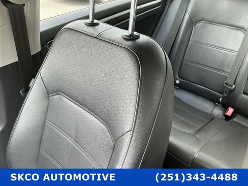 Used 2018 Volkswagen Passat 2.0T R-Line FWD image 27