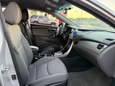 Used 2013 Hyundai Elantra GLS image 16