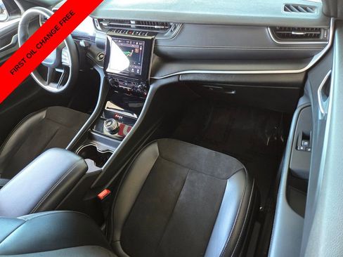 Used 2024 Jeep Grand Cherokee L Laredo image 20