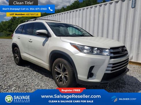 Used 2018 Toyota Highlander LE FWD image 5