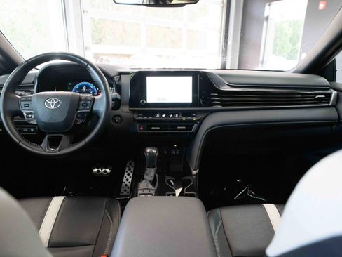 Used 2025 Toyota Camry SE FWD image 20