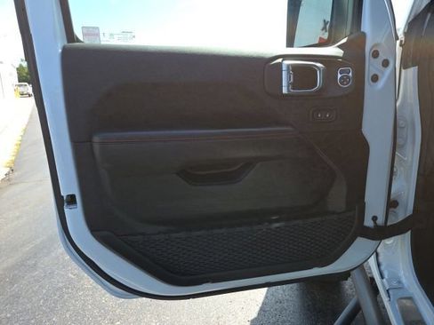 Used 2024 Jeep Wrangler Unlimited Rubicon AWD/4WD image 13