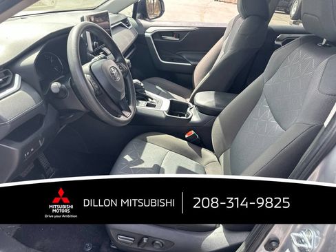 Used 2025 Toyota RAV4 XLE AWD/4WD image 4