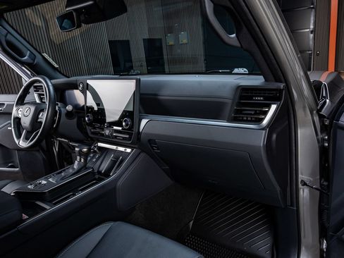 Used 2025 Lexus GX 550 AWD/4WD image 18