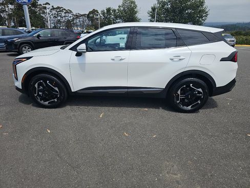 New 2026 Kia Sportage S image 2