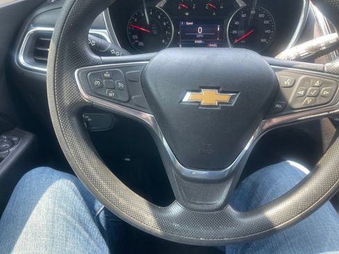 Used 2019 Chevrolet Equinox LT FWD image 12