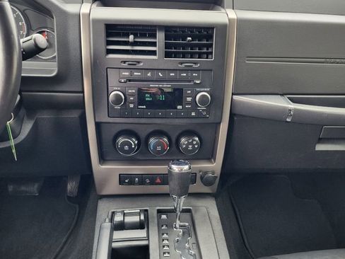 Used 2012 Jeep Liberty Sport image 11