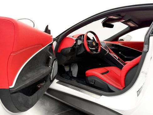 Used 2024 Ferrari Roma RWD image 22