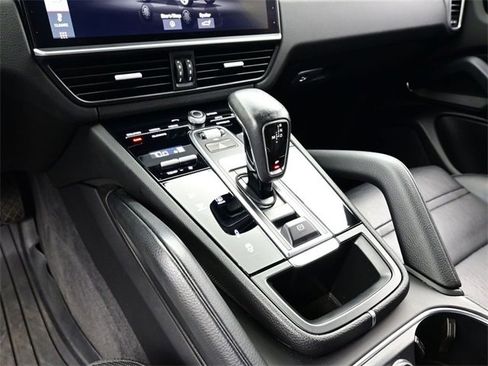 Used 2021 Porsche Cayenne Coupe w/ Premium Package image 11