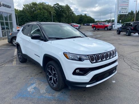 Used 2025 Jeep Compass Limited AWD/4WD image 7