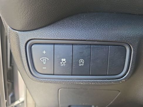 Used 2025 Kia Soul LX w/ LX Technology Package FWD image 18