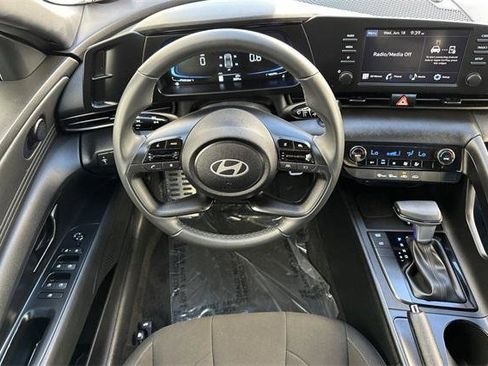 Certified 2025 Hyundai Elantra Sport image 15