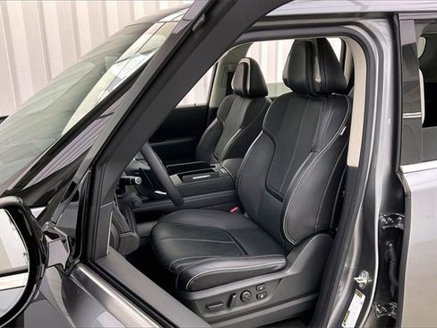 Certified 2025 INFINITI QX80 Sensory image 8