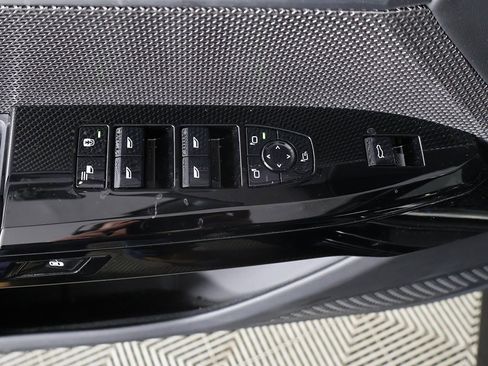 Used 2025 BMW 740i xDrive image 39