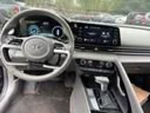 Used 2021 Hyundai Elantra SEL w/ Convenience Package FWD image 11