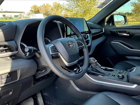 Used 2023 Toyota Highlander XSE image 11