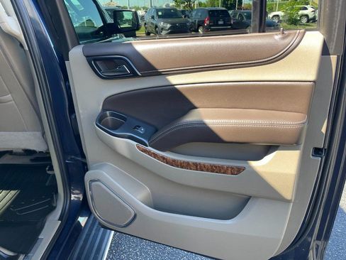 Used 2020 Chevrolet Suburban Premier AWD/4WD image 17