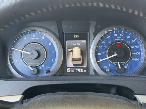 Used 2015 Toyota Sienna XLE image 16