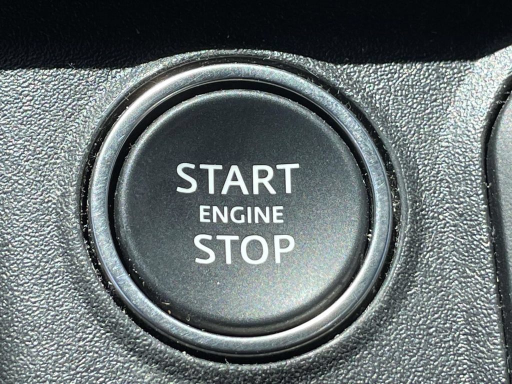Used 2024 Land Rover Defender 110 X-Dynamic SE AWD/4WD image 31