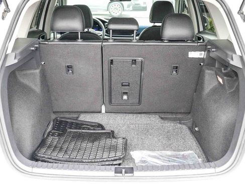 Used 2022 Volkswagen Taos SE w/ Panoramic Sunroof Package FWD image 25