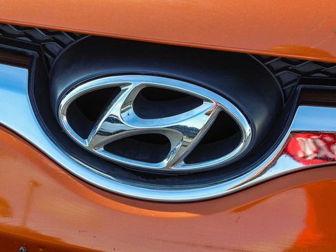 Used 2016 Hyundai Veloster image 5