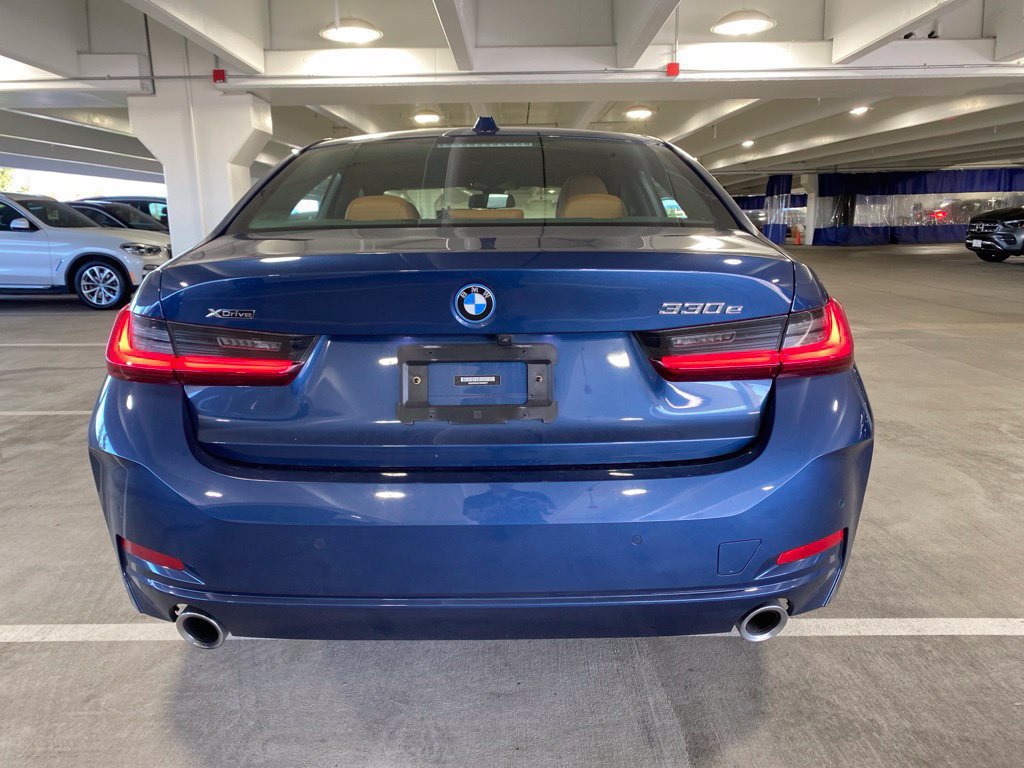Used 2023 BMW 330e xDrive w/ Premium Package AWD/4WD image 4
